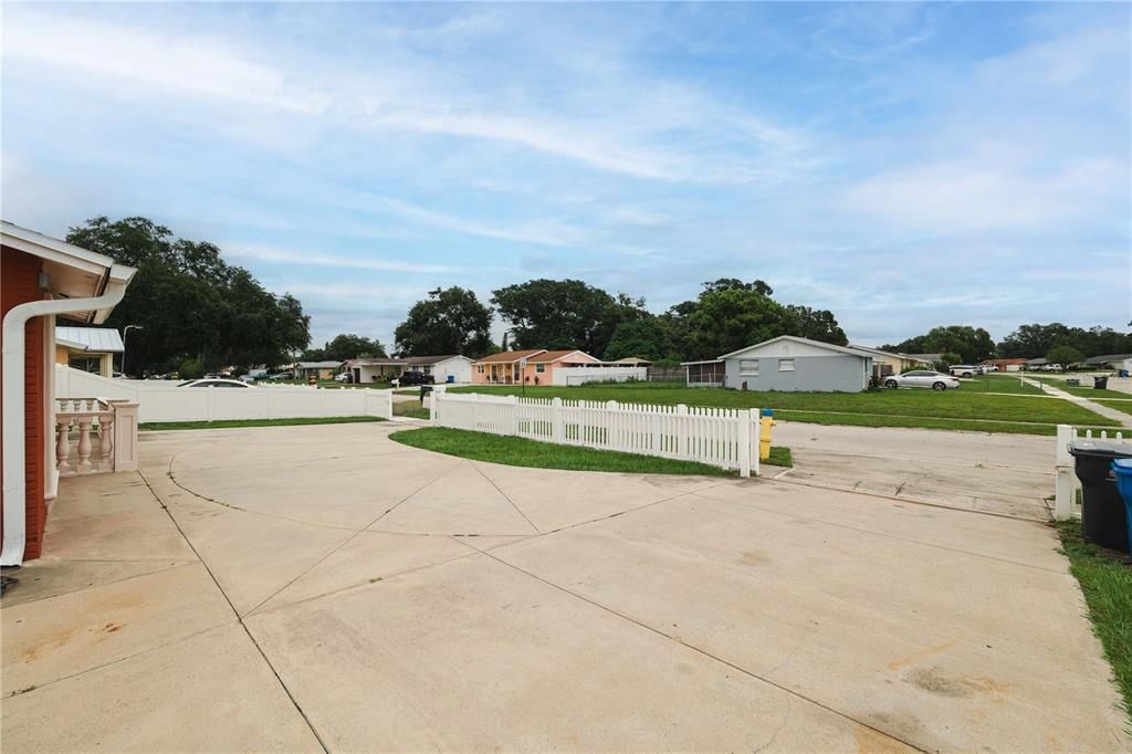 合同活跃: $450,000 (3 贝兹, 3 浴室, 756 平方英尺)