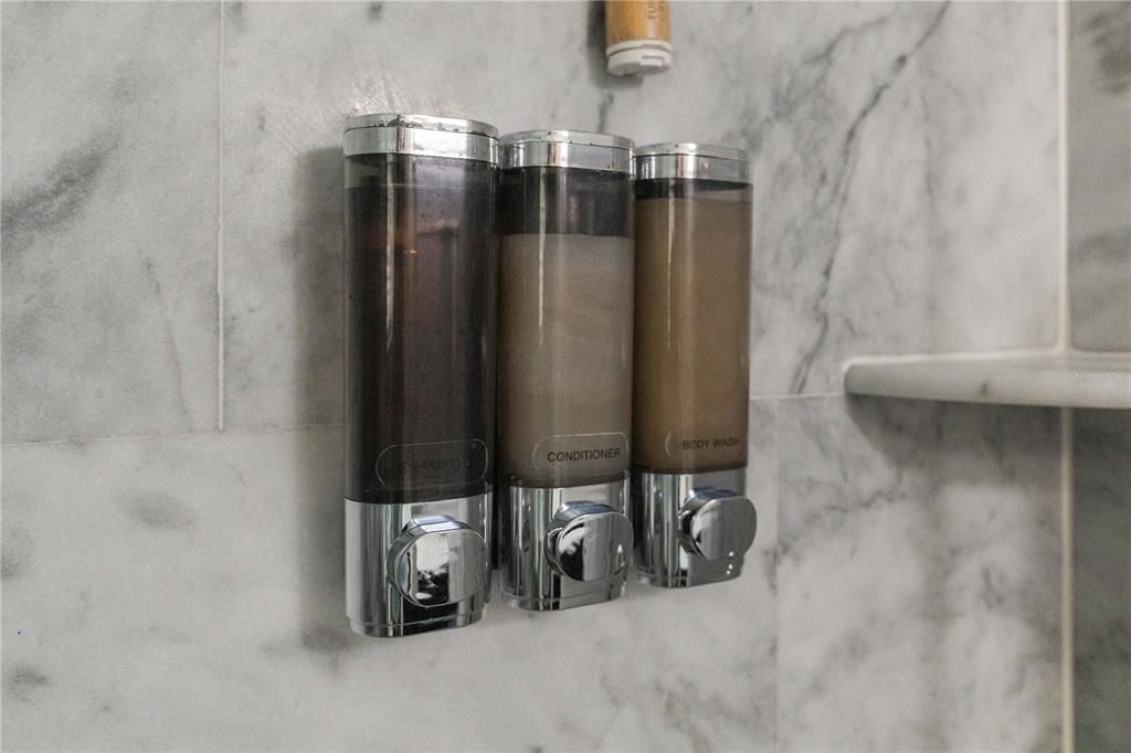 合同活跃: $450,000 (3 贝兹, 3 浴室, 756 平方英尺)