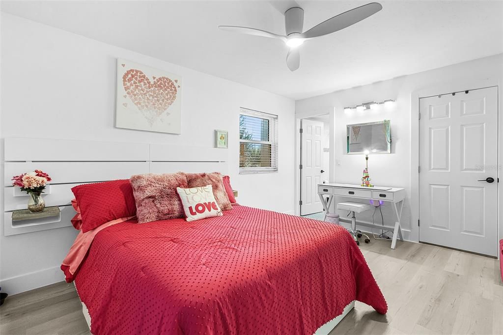 Activo con contrato: $250,000 (3 camas, 2 baños, 1302 Pies cuadrados)