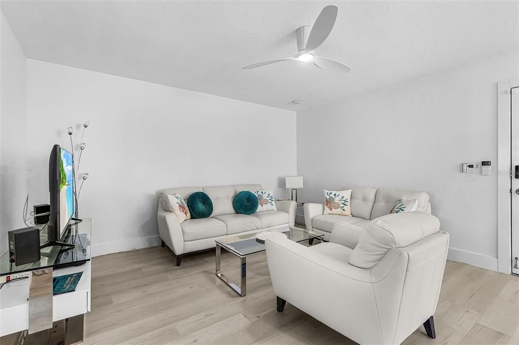 Activo con contrato: $250,000 (3 camas, 2 baños, 1302 Pies cuadrados)