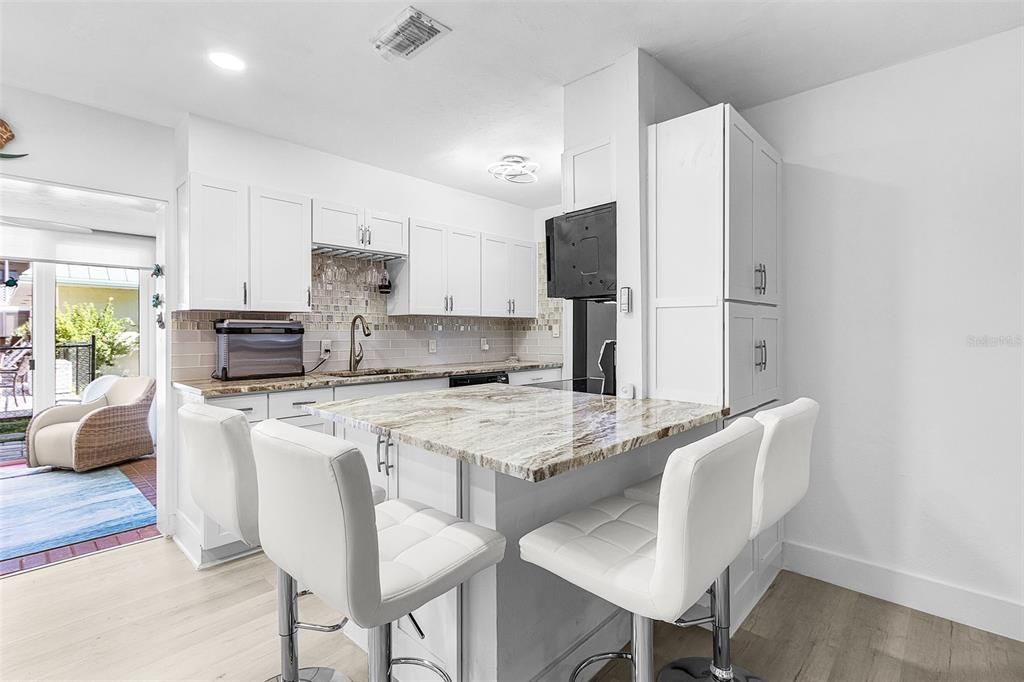 Activo con contrato: $250,000 (3 camas, 2 baños, 1302 Pies cuadrados)