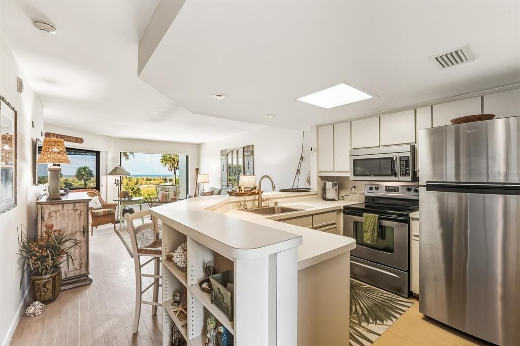 For Sale: $925,000 (1 beds, 1 baths, 730 Square Feet)