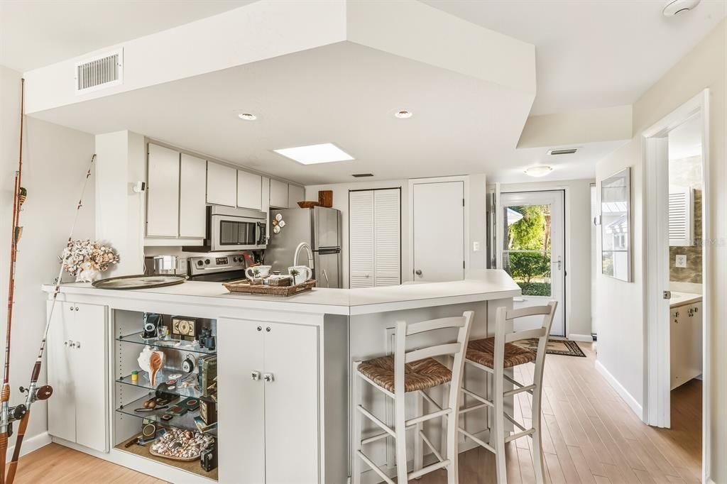 For Sale: $925,000 (1 beds, 1 baths, 730 Square Feet)