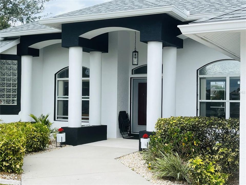 For Sale: $555,555 (3 beds, 2 baths, 2600 Square Feet)