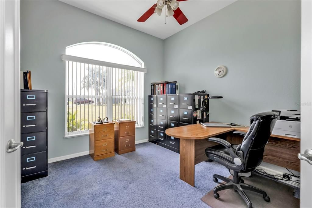 For Sale: $555,555 (3 beds, 2 baths, 2600 Square Feet)