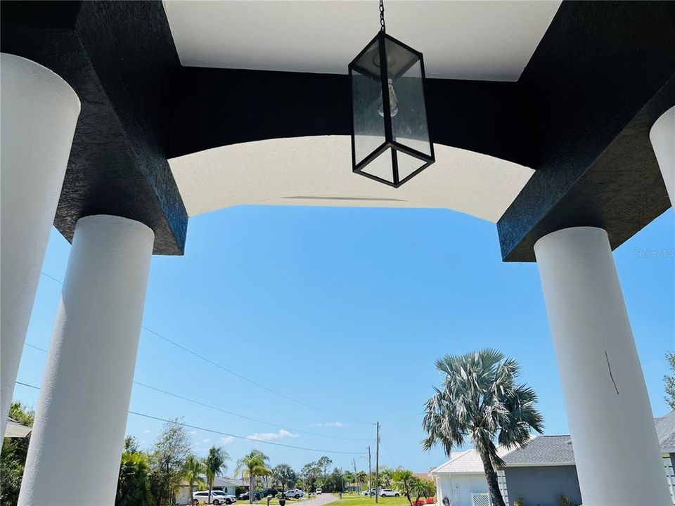 For Sale: $555,555 (3 beds, 2 baths, 2600 Square Feet)