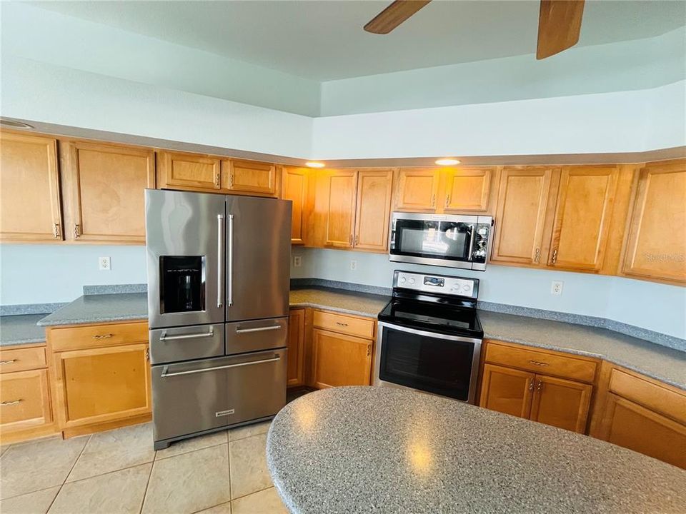 For Sale: $555,555 (3 beds, 2 baths, 2600 Square Feet)