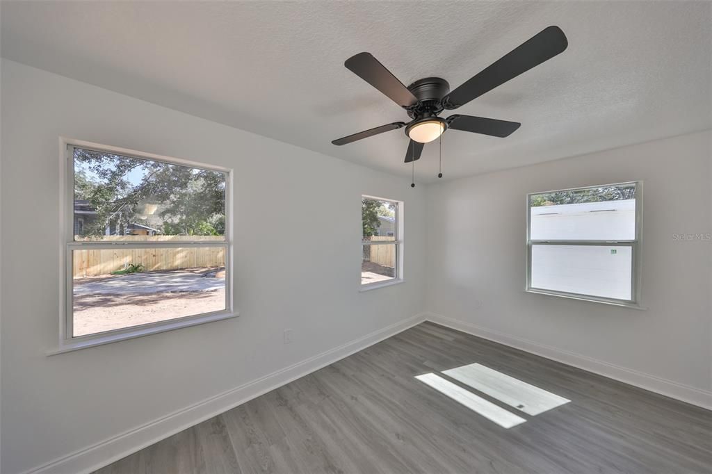 For Sale: $560,000 (5 beds, 3 baths, 2185 Square Feet)