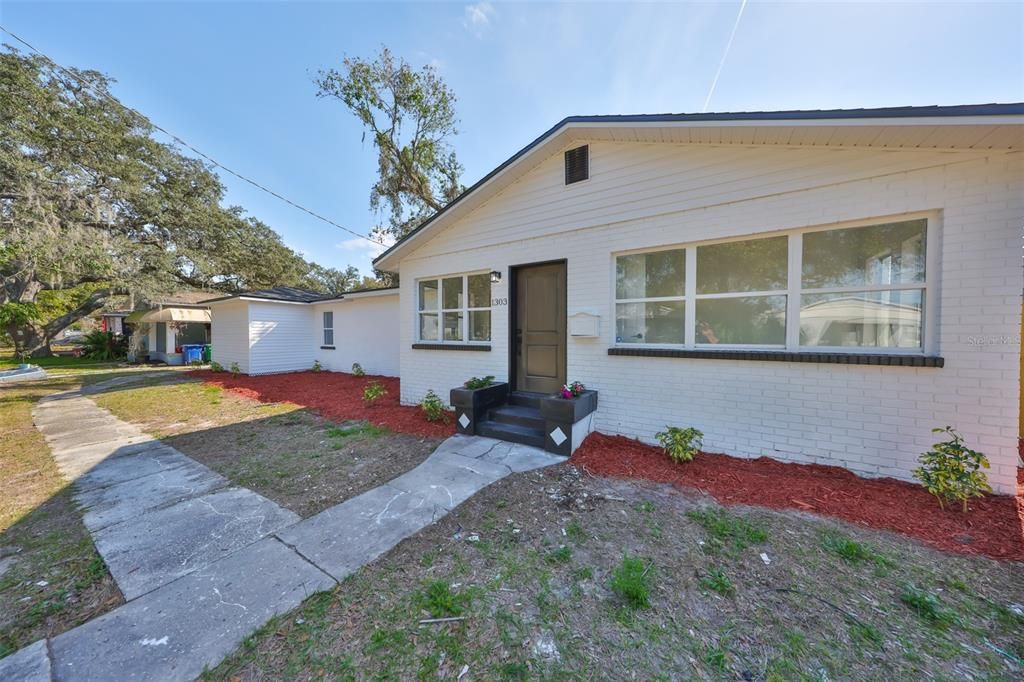 For Sale: $560,000 (5 beds, 3 baths, 2185 Square Feet)