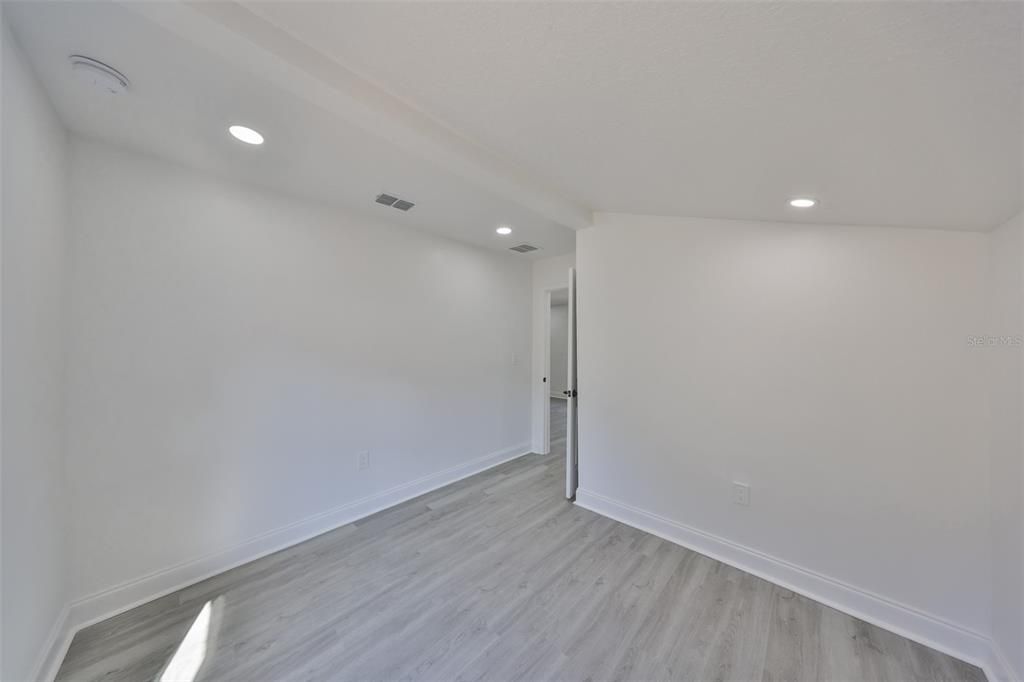 For Sale: $560,000 (5 beds, 3 baths, 2185 Square Feet)