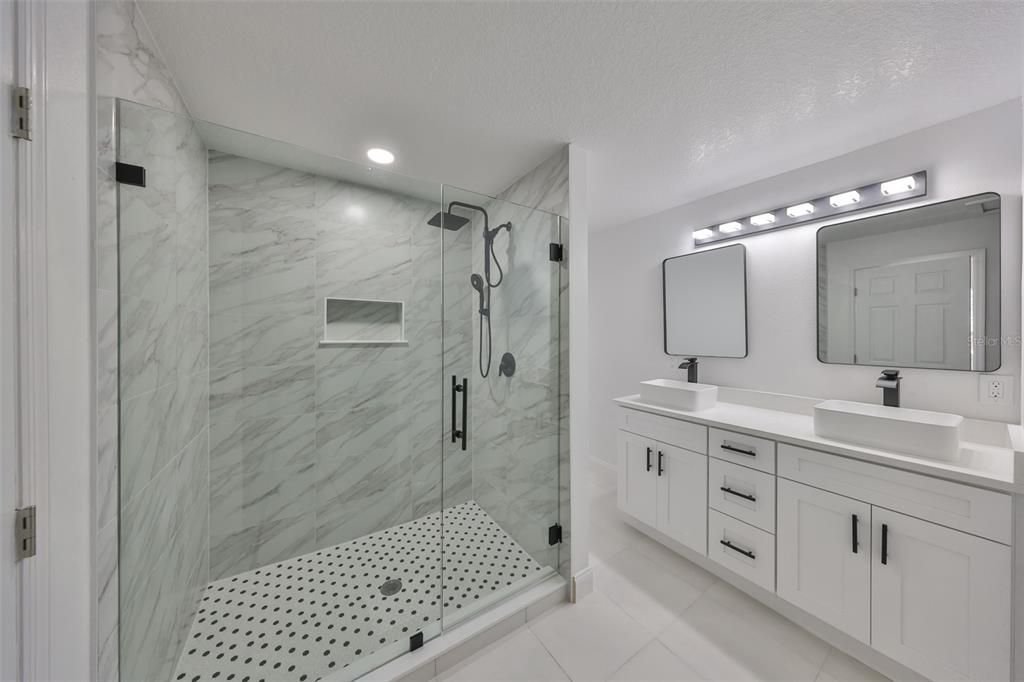 For Sale: $560,000 (5 beds, 3 baths, 2185 Square Feet)