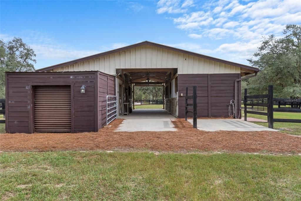 For Sale: $1,100,000 (5 beds, 3 baths, 3744 Square Feet)