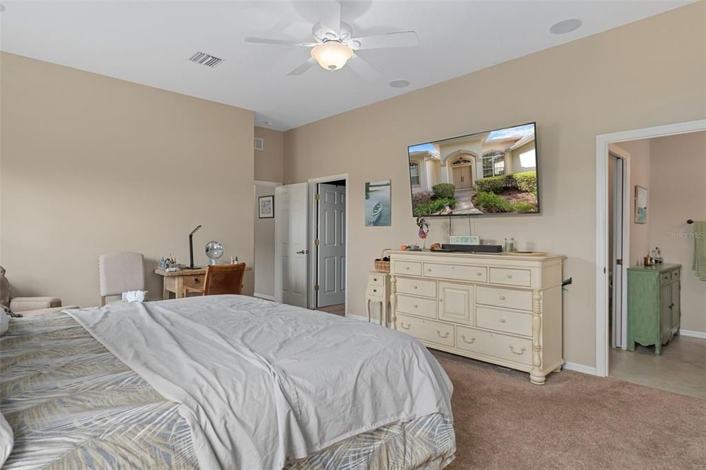 For Sale: $1,100,000 (5 beds, 3 baths, 3744 Square Feet)