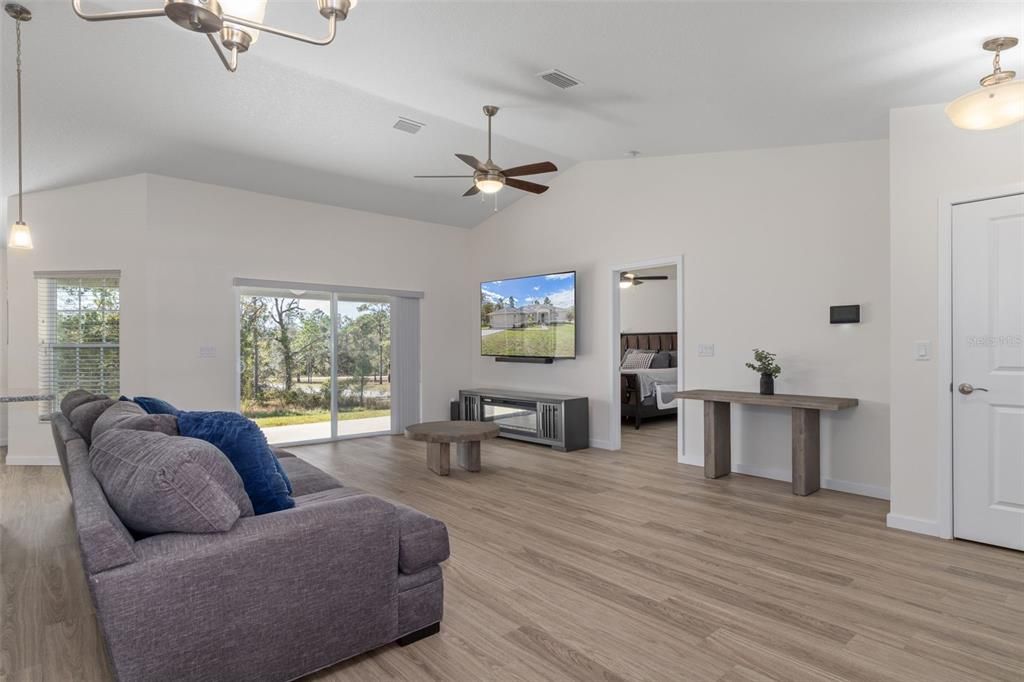 For Sale: $369,900 (4 beds, 2 baths, 1910 Square Feet)