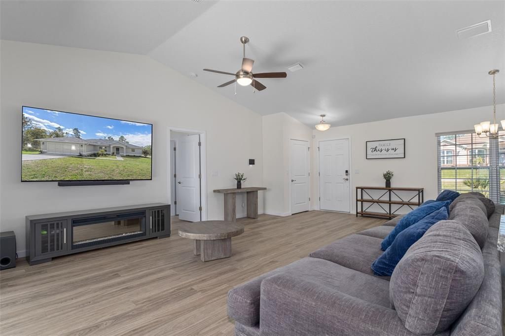 For Sale: $369,900 (4 beds, 2 baths, 1910 Square Feet)