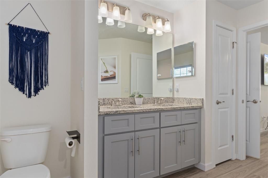 For Sale: $369,900 (4 beds, 2 baths, 1910 Square Feet)