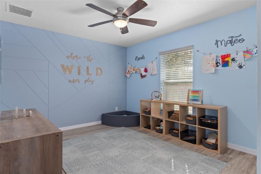 For Sale: $369,900 (4 beds, 2 baths, 1910 Square Feet)