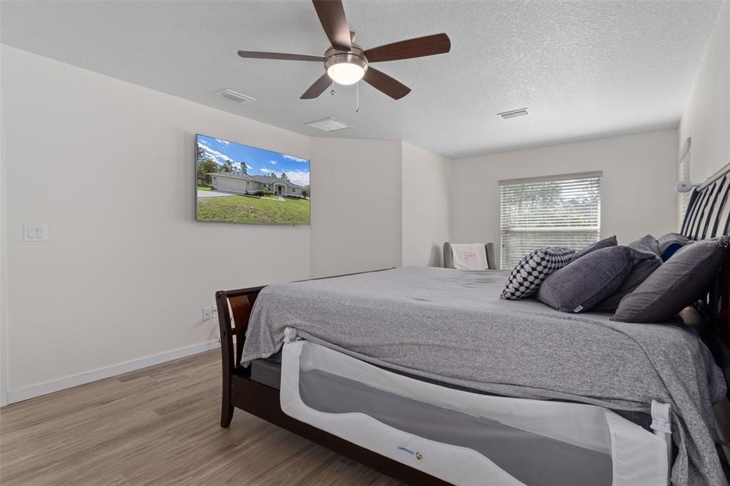 For Sale: $369,900 (4 beds, 2 baths, 1910 Square Feet)