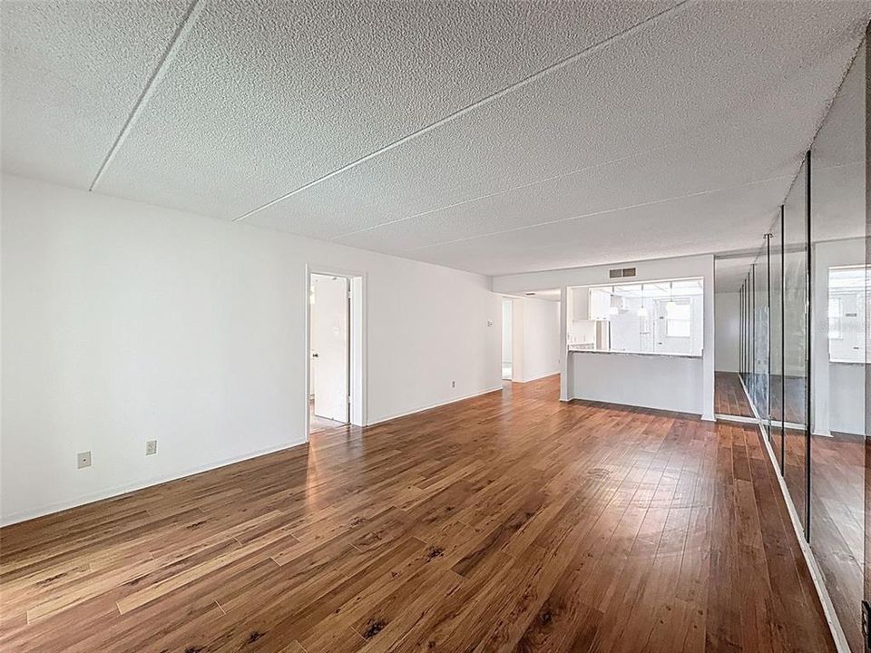 出租: $1,550 (2 贝兹, 2 浴室, 1220 平方英尺)