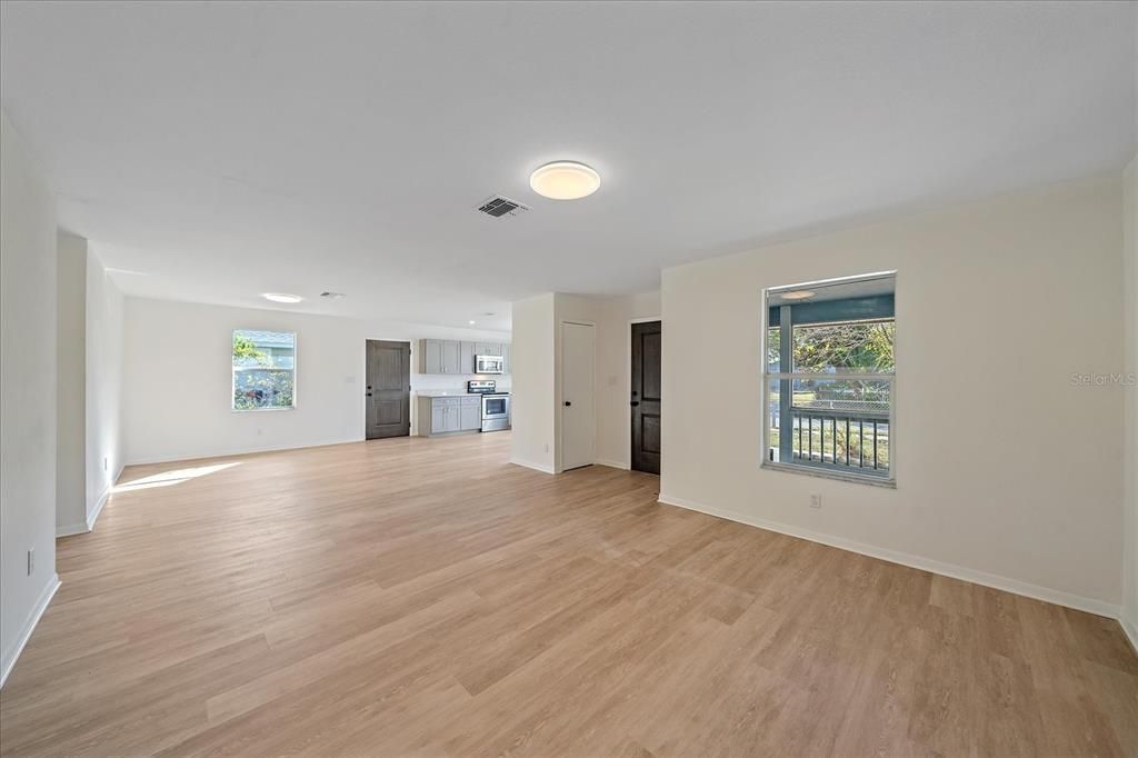 For Sale: $319,000 (4 beds, 2 baths, 1439 Square Feet)