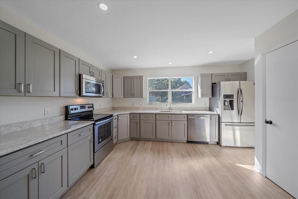 For Sale: $319,000 (4 beds, 2 baths, 1439 Square Feet)