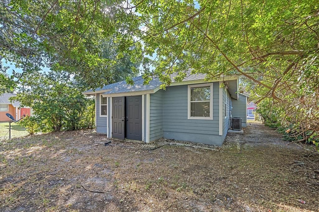 For Sale: $319,000 (4 beds, 2 baths, 1439 Square Feet)