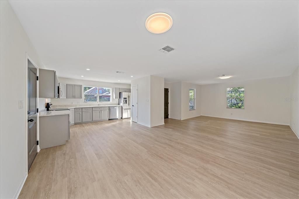 For Sale: $319,000 (4 beds, 2 baths, 1439 Square Feet)