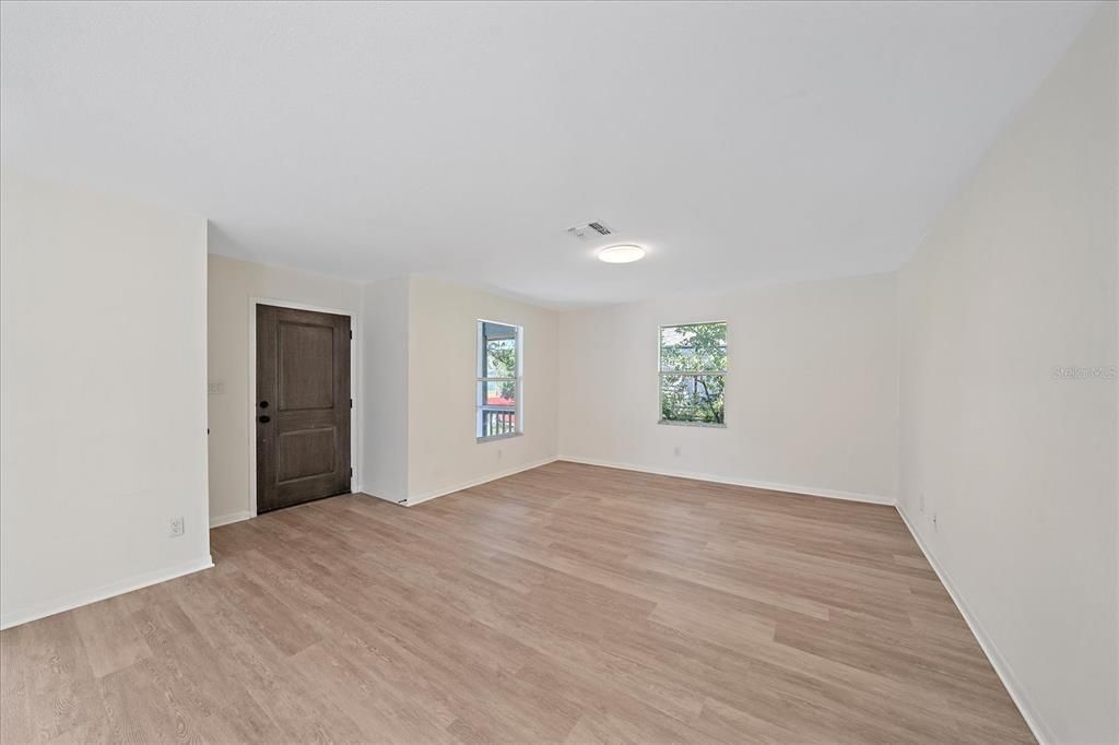 For Sale: $319,000 (4 beds, 2 baths, 1439 Square Feet)