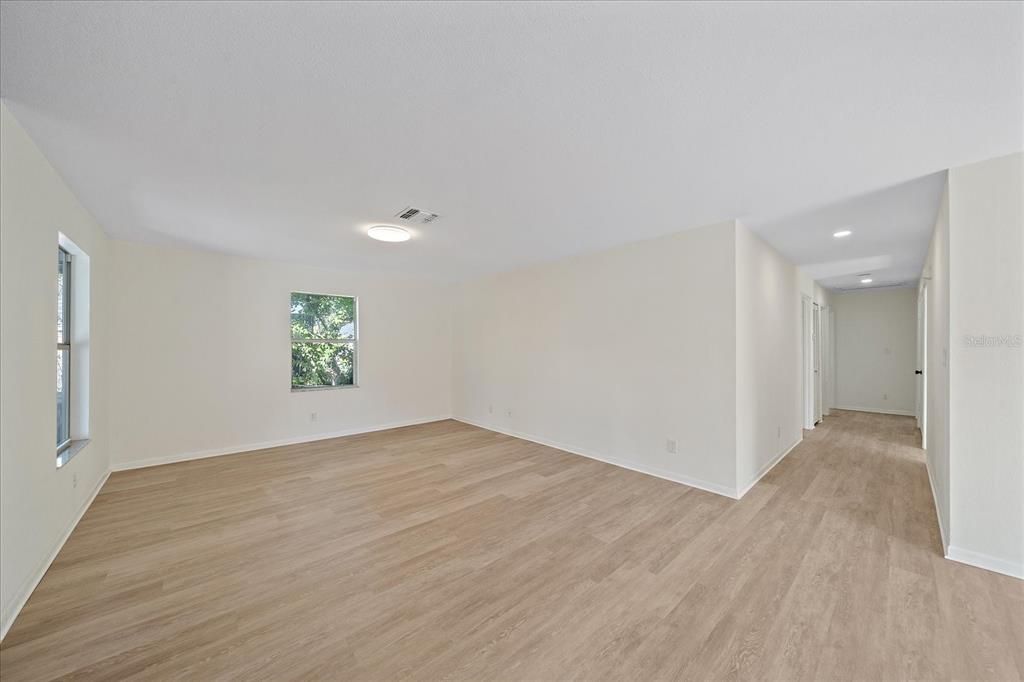 For Sale: $319,000 (4 beds, 2 baths, 1439 Square Feet)