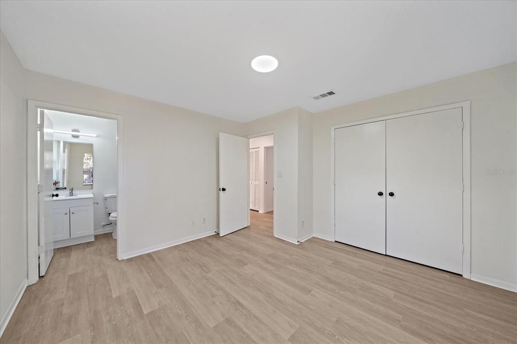 For Sale: $319,000 (4 beds, 2 baths, 1439 Square Feet)