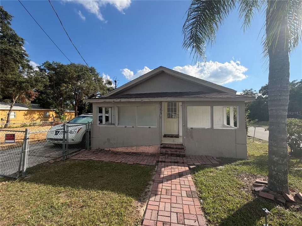 For Sale: $120,000 (3 beds, 1 baths, 500 Square Feet)