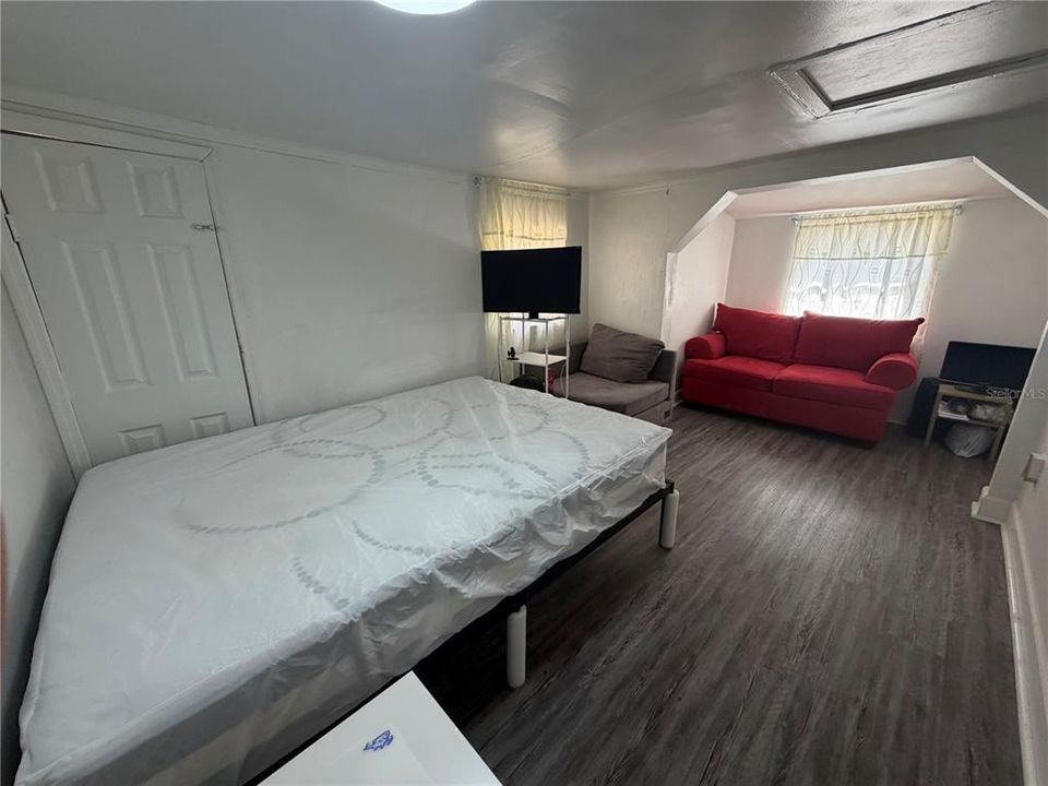 For Sale: $120,000 (3 beds, 1 baths, 500 Square Feet)