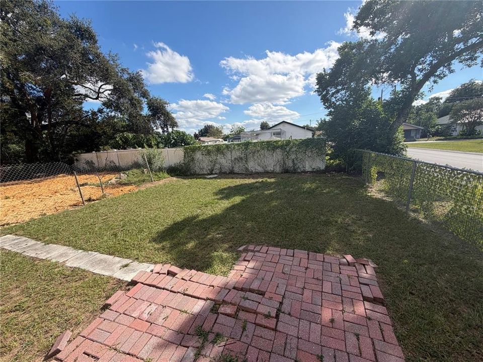 For Sale: $120,000 (3 beds, 1 baths, 500 Square Feet)