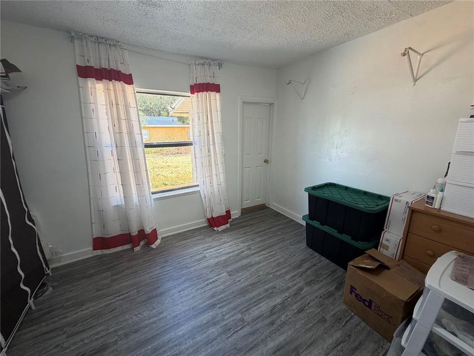 For Sale: $120,000 (3 beds, 1 baths, 500 Square Feet)