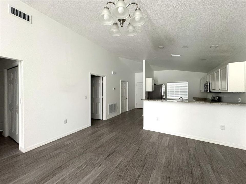 For Rent: $1,700 (3 beds, 2 baths, 1430 Square Feet)