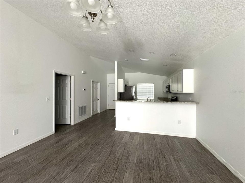 For Rent: $1,700 (3 beds, 2 baths, 1430 Square Feet)