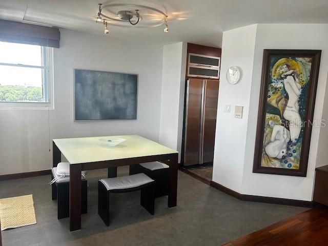 出租: $3,500 (3 贝兹, 2 浴室, 1700 平方英尺)