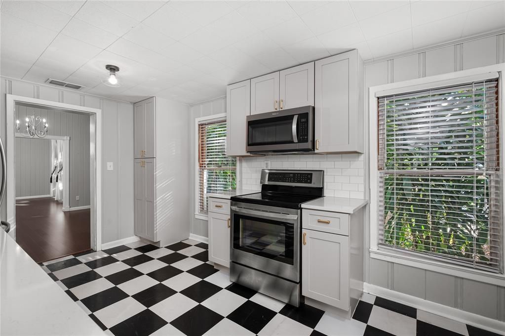 待售: $725,000 (4 贝兹, 2 浴室, 2225 平方英尺)