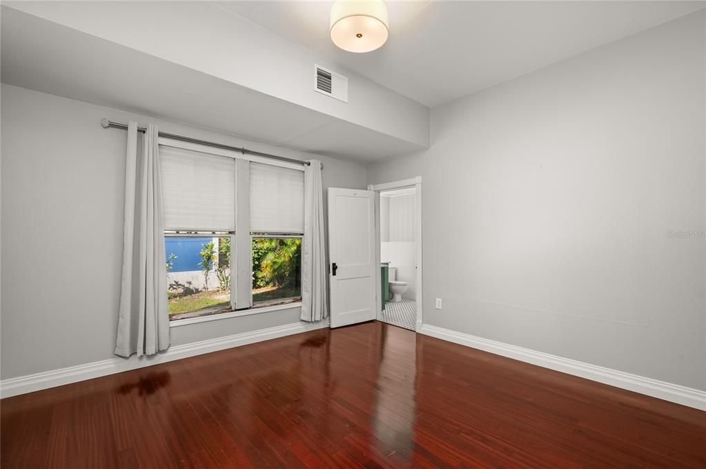 待售: $725,000 (4 贝兹, 2 浴室, 2225 平方英尺)