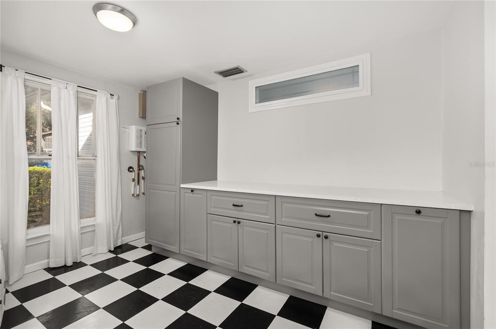 待售: $725,000 (4 贝兹, 2 浴室, 2225 平方英尺)