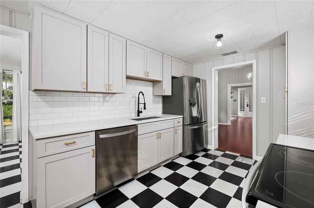 待售: $725,000 (4 贝兹, 2 浴室, 2225 平方英尺)