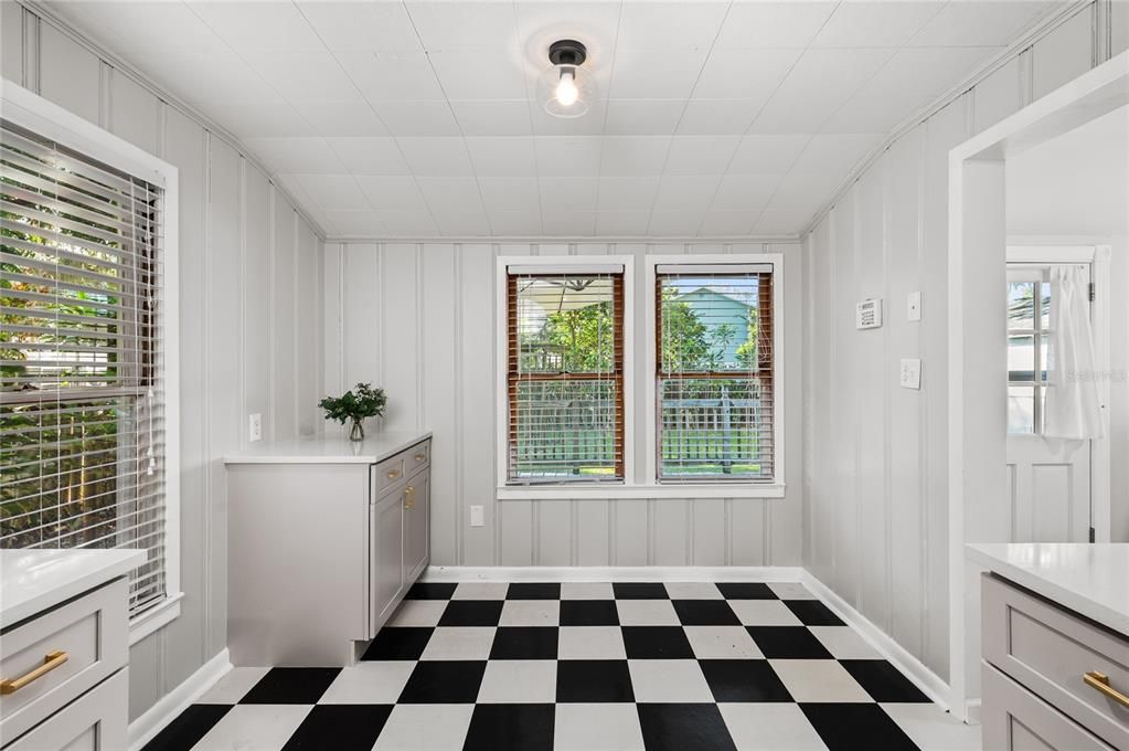 待售: $725,000 (4 贝兹, 2 浴室, 2225 平方英尺)