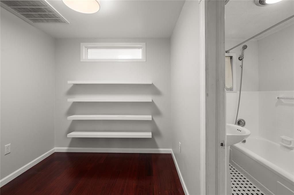 待售: $725,000 (4 贝兹, 2 浴室, 2225 平方英尺)