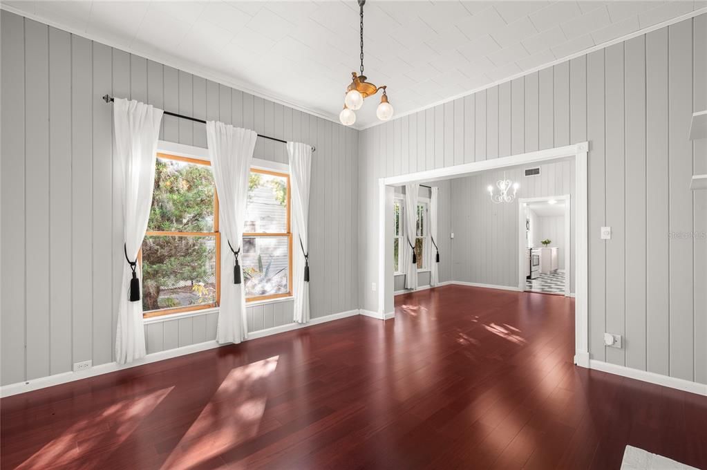 待售: $725,000 (4 贝兹, 2 浴室, 2225 平方英尺)