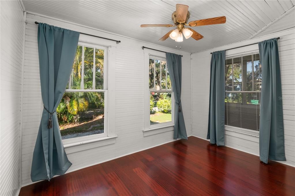 待售: $725,000 (4 贝兹, 2 浴室, 2225 平方英尺)