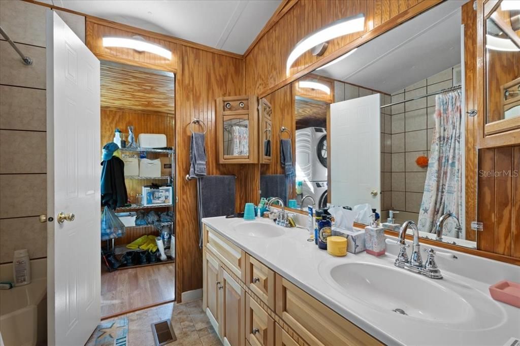 待售: $199,900 (3 贝兹, 2 浴室, 1296 平方英尺)