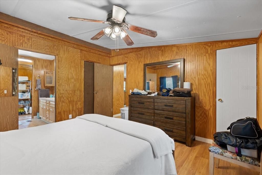 待售: $199,900 (3 贝兹, 2 浴室, 1296 平方英尺)