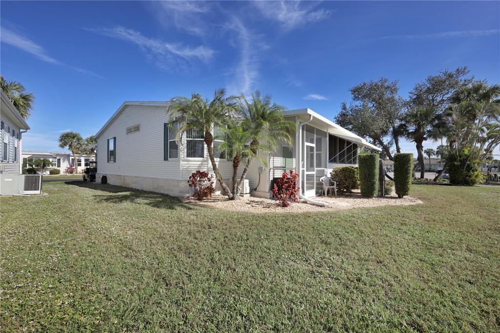 For Sale: $319,000 (2 beds, 2 baths, 1760 Square Feet)