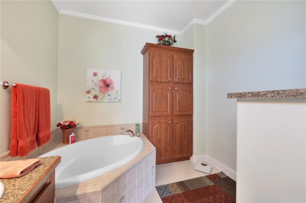 For Sale: $319,000 (2 beds, 2 baths, 1760 Square Feet)