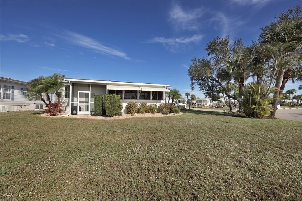 For Sale: $319,000 (2 beds, 2 baths, 1760 Square Feet)